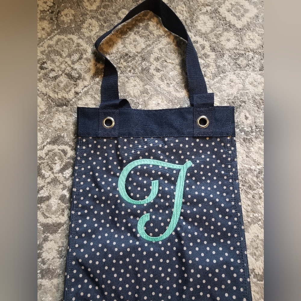 Monogrammed "T" Thirty One bag. In great  condition. (Like new)